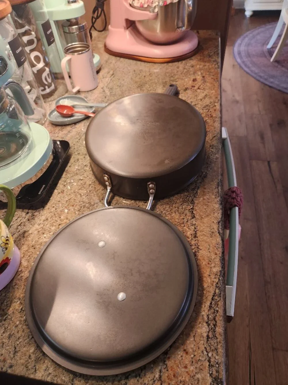 Calphalon 3 quart anodized pan.